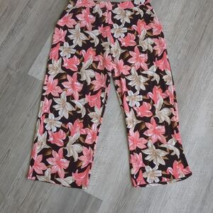 **3/$10** D&Co Floral Print Pants Size Medium Petite